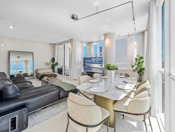Luxury South Beach Rentals - Oceanfront Balcony, 3 Pools & Spa Access